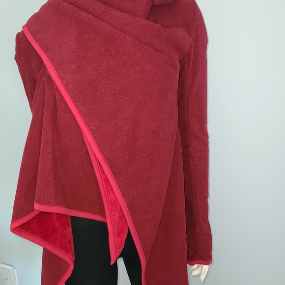 Lululemon Cranberry Red Presence of Mind Fleece Soft Jacket Size 4 - Picture 4 of 7